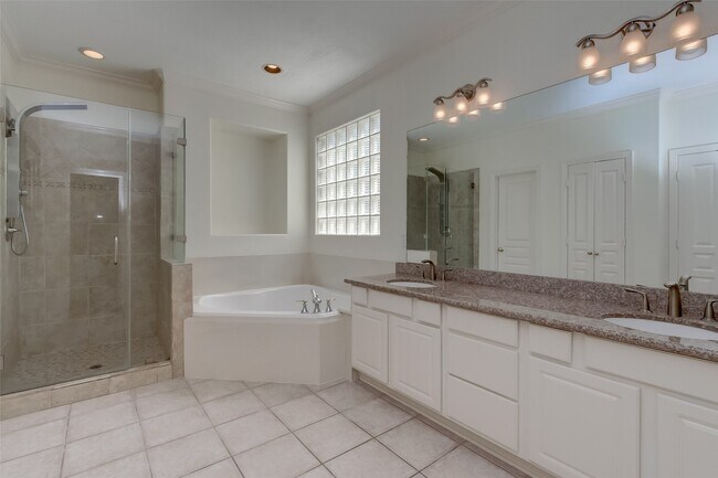 Building Photo - 2915 Monet Dr