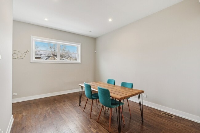 Building Photo - 3516 W Hirsch St