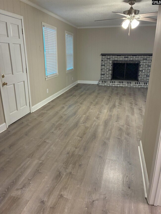 Building Photo - 617 Holland Cir