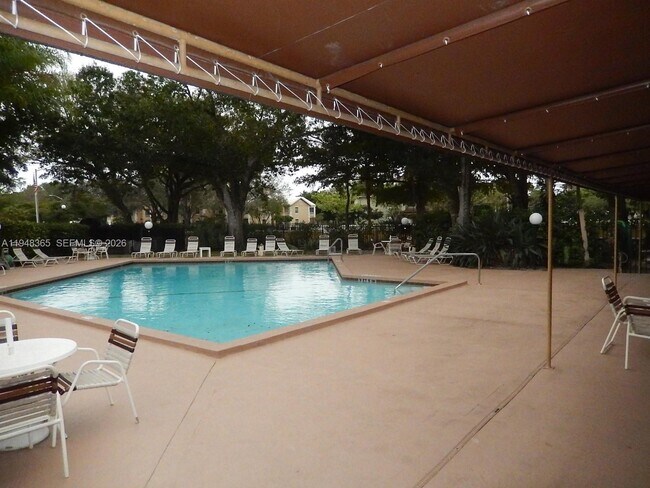 Building Photo - 3017 N Oakland Forest Dr