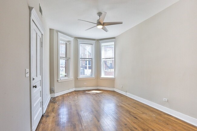 Building Photo - Bucktown 2bed/1bath...NEXT TO THE 606 TRAIL!  In-Unit Laundry & Central Air!