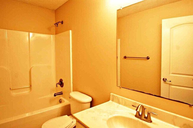 Building Photo - 2 BR Condo Located in Cornerstone. 5 Min to LU