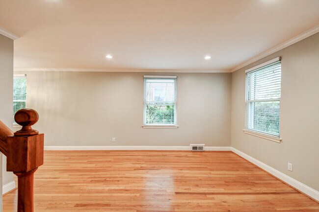 Building Photo - 8451 Water Oak Rd