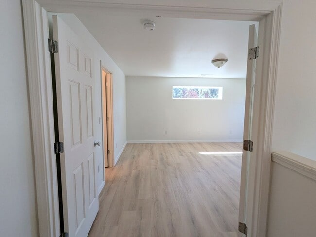 Building Photo - Comfort Meets Convenience in this Dog-Frie...