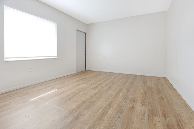 Building Photo - 1bd/1bth Condo by Payne Park & Downtown Sarasota