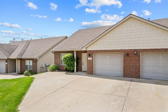 Building Photo - 509-511 Glenstone Dr.