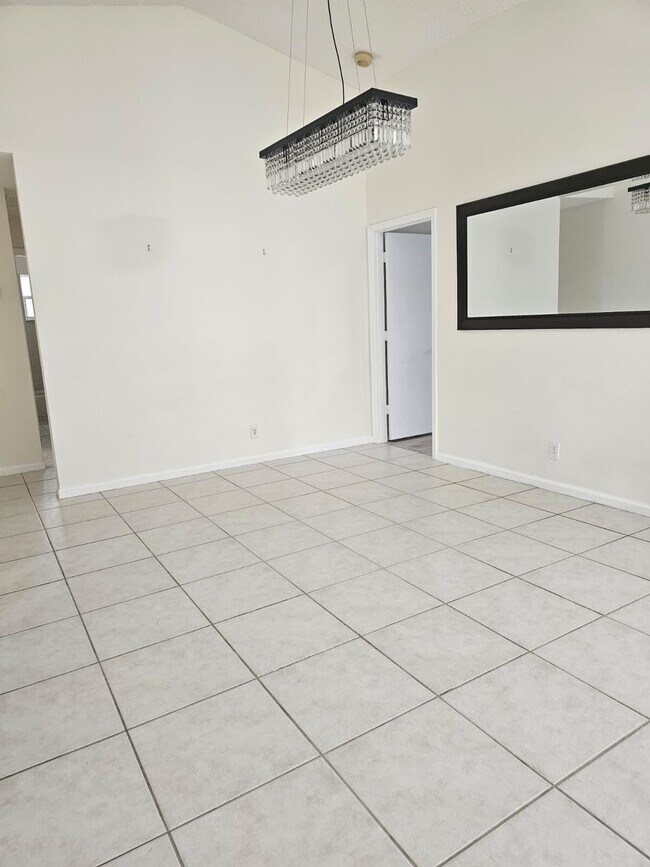 Building Photo - 5220 Rosen Blvd