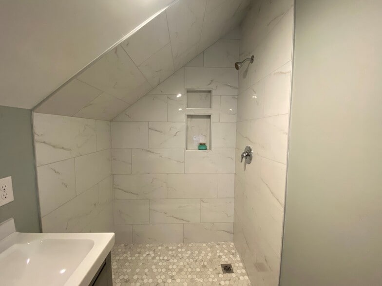 3rd floor bathroom walk-in shower with tile to ceiling - 115 Susquehanna Ave