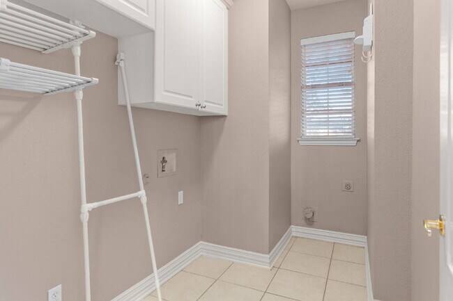 Building Photo - "Beautiful 4-Bedroom Home with Expansive D...