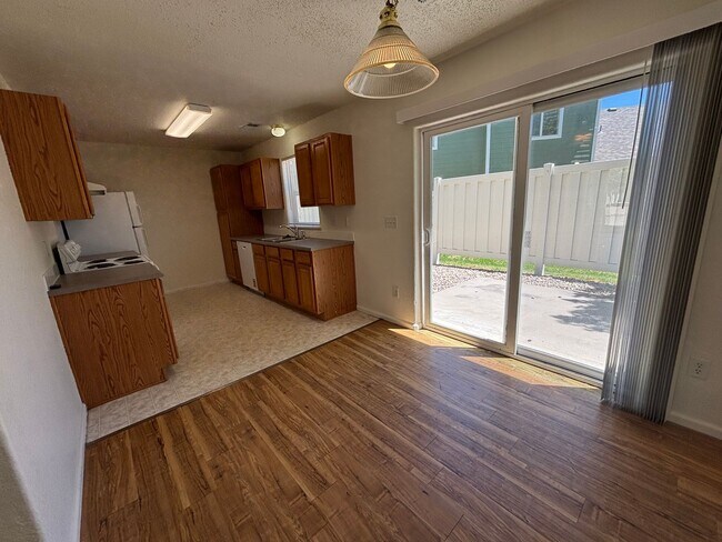 Building Photo - Rent Reduced! 3 Bedrooms, 2.5 Baths & a Layout Designed for Living