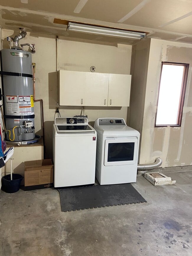 Building Photo - 55 and OLDER KERN CITY 2 BED UPDATED HOME