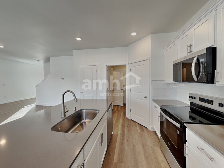 Building Photo - 4757 85th Ave NE