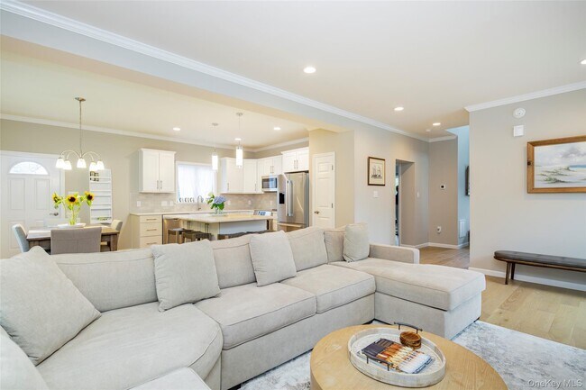 Building Photo - 15 S Beach Rd