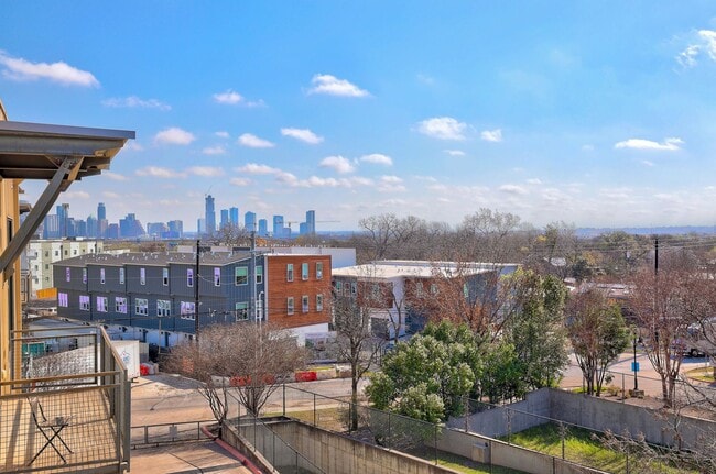 Building Photo - Gorgeous Contemporary 2/2 Condo in 78704