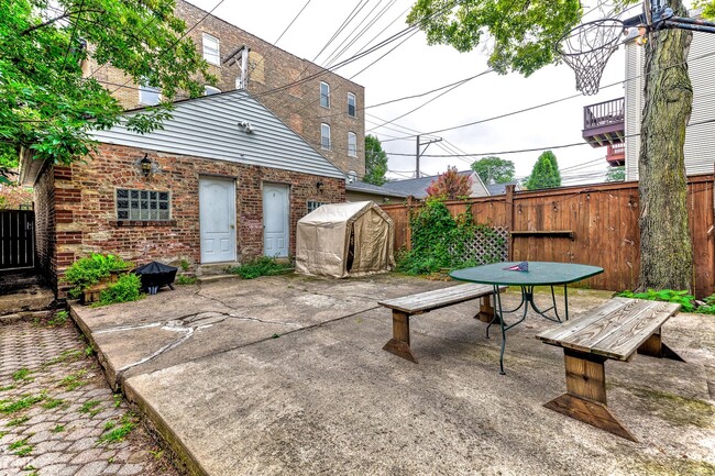 Building Photo - 1739 N Rockwell St