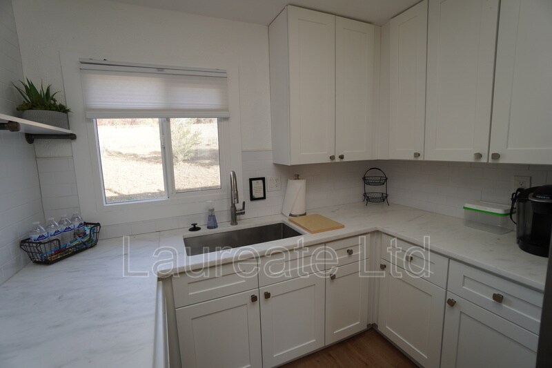 Building Photo - 930 Orchard St