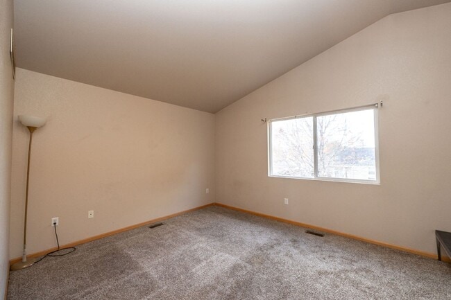 Building Photo - 3 bed, 2.5 bath Home in English Ranch Neighborhood