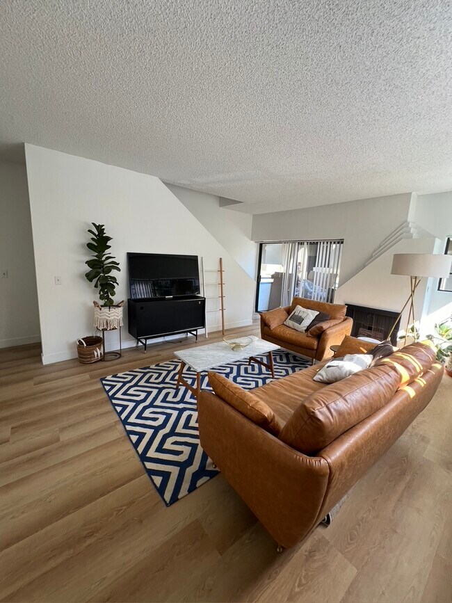 Building Photo - 2584 S Centinela Ave