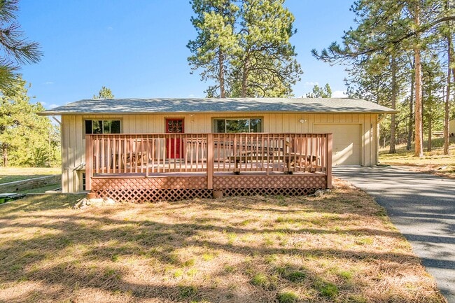 Building Photo - 27927 Circle Dr