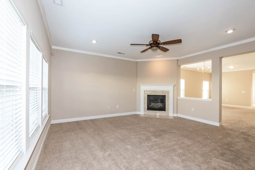 Building Photo - 13633 Coram Pl