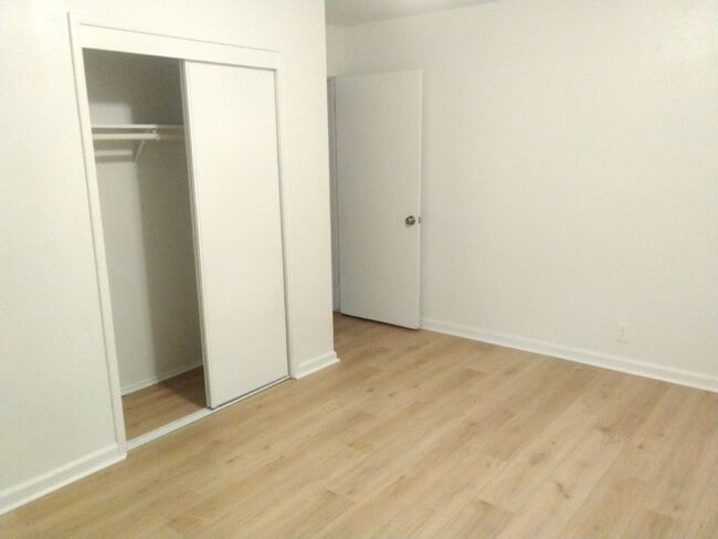 Building Photo - 3 bed 1 bath available in North Highlands!