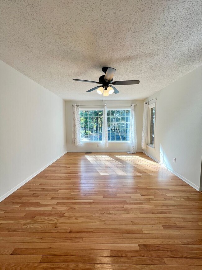 Building Photo - 1515 Mautenne Dr