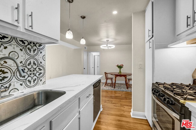 Building Photo - 18620 Hatteras St