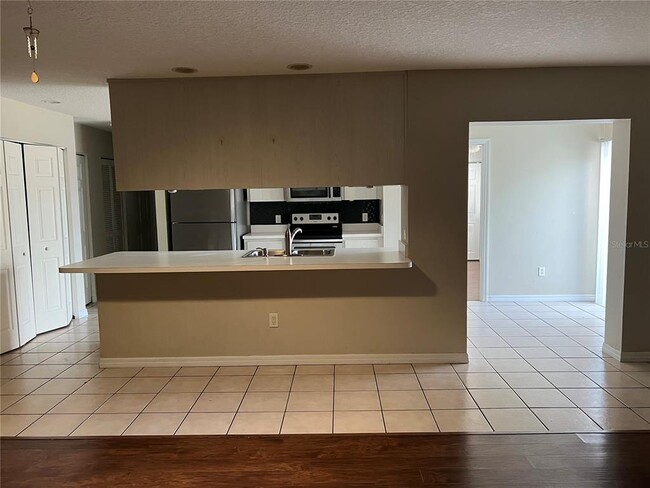 Building Photo - 1033 Willow Dr