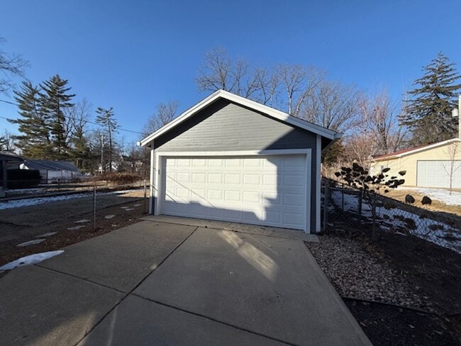 Building Photo - WEST END! 3 bed/ 2 bath