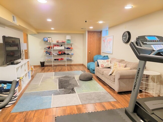 Building Photo - 16840 Fairview Ct