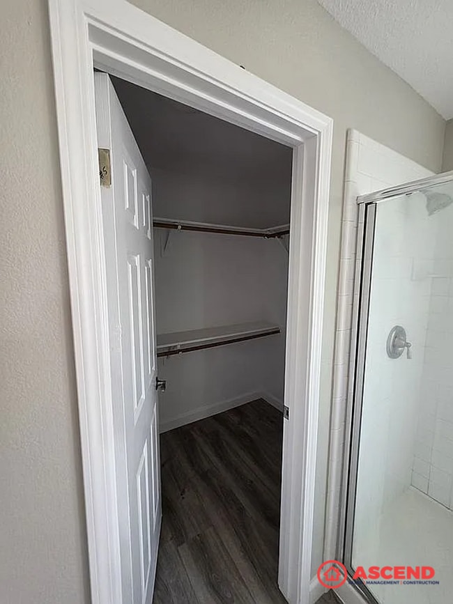 Building Photo - Beautiful Home in the Southwest!