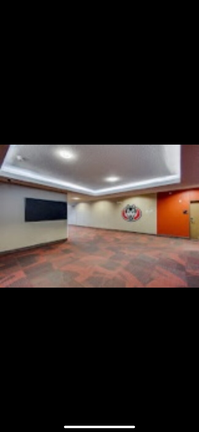Building Photo - 340 6th Ave S