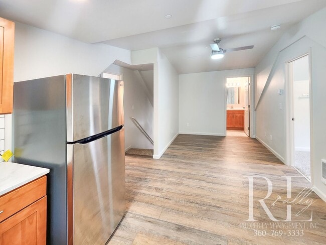 Building Photo - Remodel with Water View | 2BR Near Annapolis Foot Ferry