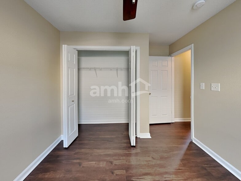 Building Photo - 5452 Wood Hollow Dr