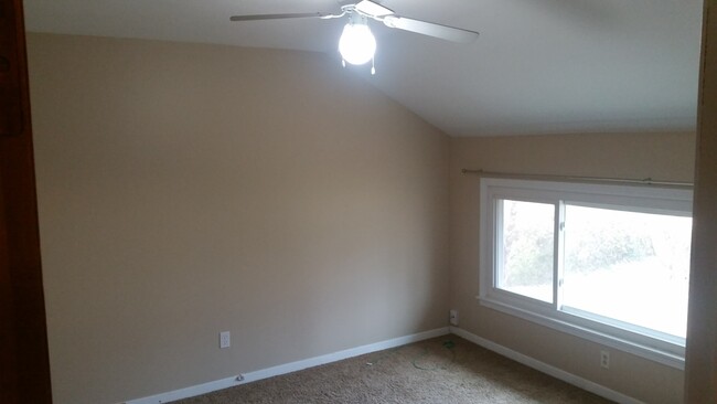 Building Photo - Large 5 Bedroom Nall Hills Home