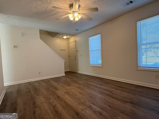 Building Photo - 160 2nd St