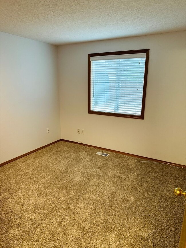 Building Photo - Charmin One Level Home w/ RV Parking