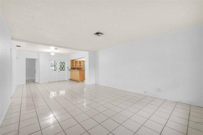 Building Photo - 117 SW 4 Ave