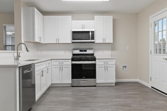 Building Photo - 14305 Cummins Way