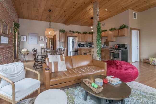 Building Photo - 31 Main St