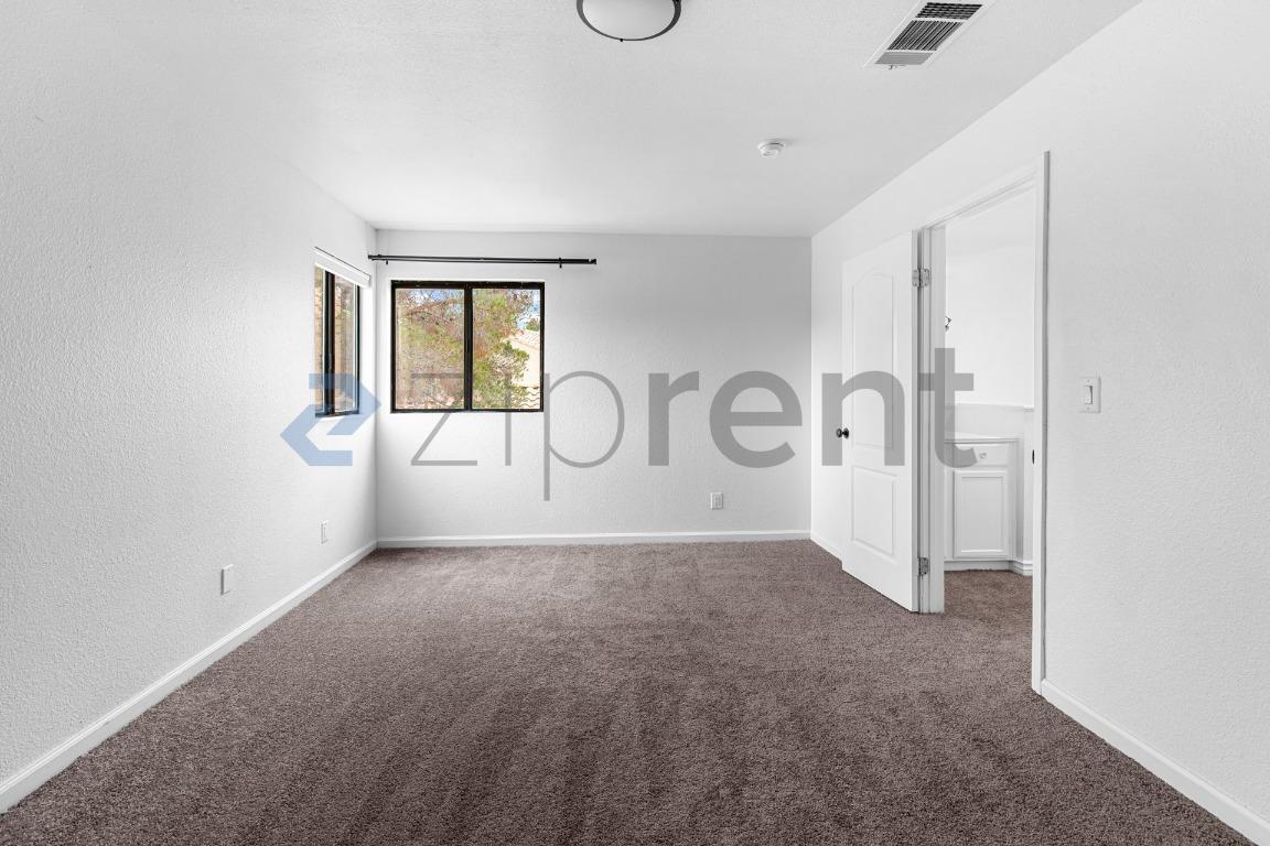 Building Photo - Unit