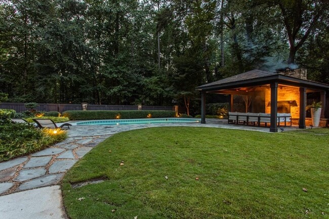 Building Photo - 1904 Lenox Rd NE