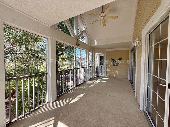 Building Photo - 330 N Shore Cir