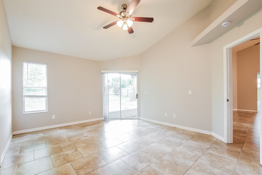 Building Photo - 2523 Dovetail Dr