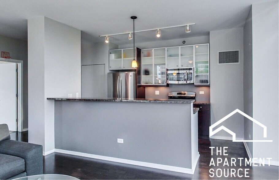 Building Photo - 123 S Green St