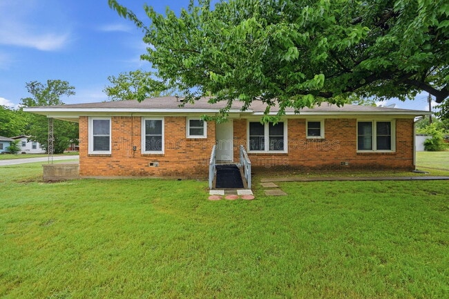 Building Photo - 1701 W Elm St
