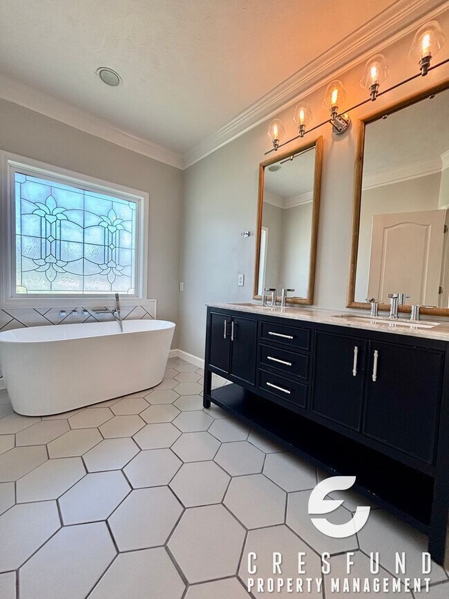 Building Photo - CHARMING 3 BEDROOM READY FOR MOVE IN TODAY!