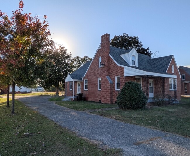 Building Photo - 107 N Church St