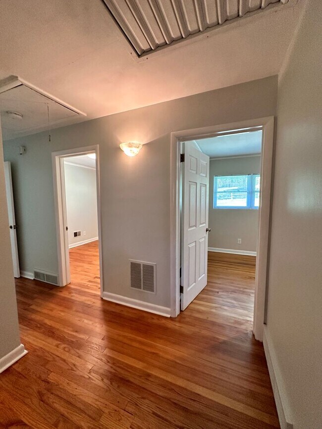 Building Photo - 3221 Foxhall Rd
