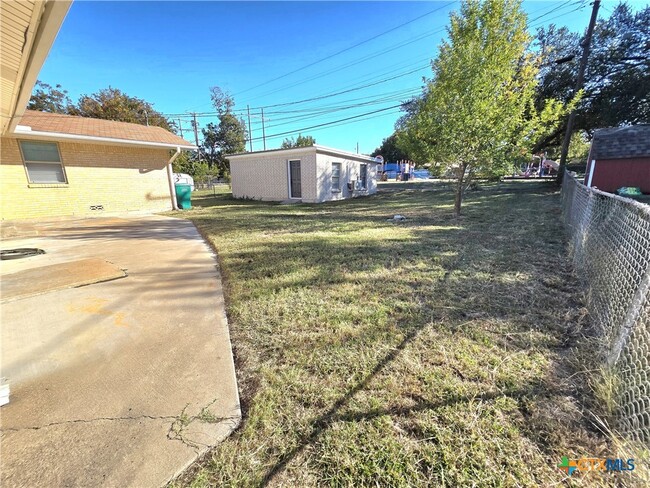 Building Photo - 1204 Amthor Ave